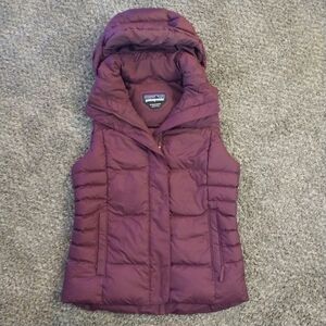 WOMENS PATAGONIA MAROON VEST